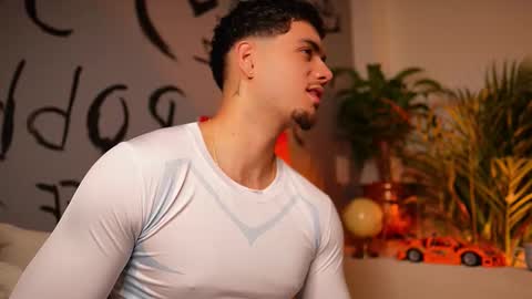 Snapshot of noha_miler chatting on September 12, 8:53 pm kevin online show from September 12, 8:53 pm