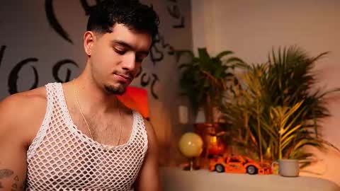 Snapshot of noha_miler chatting on September 16, 12:33 am kevin online show from September 16, 12:33 am