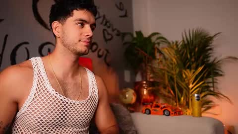 Snapshot of noha_miler chatting on September 21, 7:04 pm kevin online show from September 21, 7:04 pm