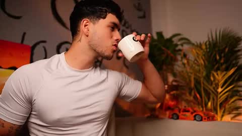 Snapshot of noha_miler chatting on September 25, 12:36 am kevin online show from September 25, 12:36 am