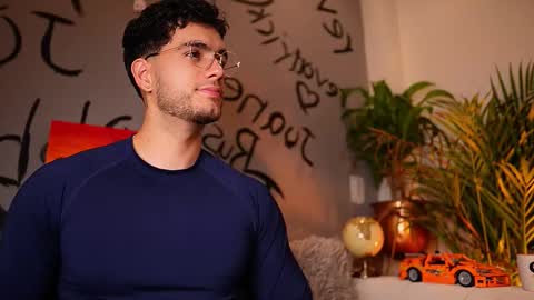 Snapshot of noha_miler chatting on October 1, 10:49 pm kevin online show from October 1, 10:49 pm