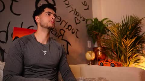 Snapshot of noha_miler chatting on October 4, 12:08 am kevin online show from October 4, 12:08 am