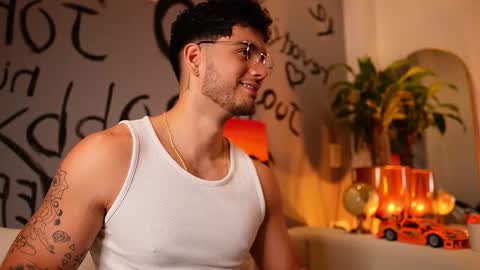 Snapshot of noha_miler chatting on October 9, 9:24 pm kevin online show from October 9, 9:24 pm