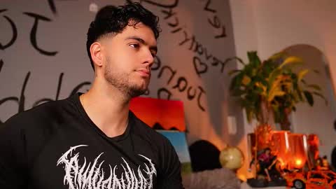 Snapshot of noha_miler chatting on October 16, 5:47 pm kevin online show from October 16, 5:47 pm