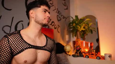 Snapshot of noha_miler chatting on October 18, 5:35 pm kevin online show from October 18, 5:35 pm