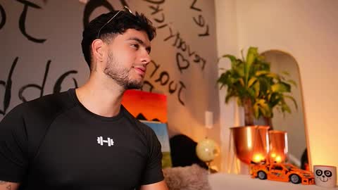 Snapshot of noha_miler chatting on October 24, 2:30 am kevin online show from October 24, 2:30 am