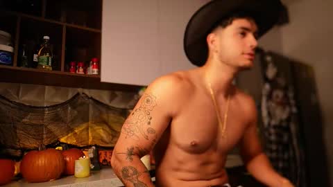 Snapshot of noha_miler chatting on November 1, 1:07 am kevin online show from November 1, 1:07 am