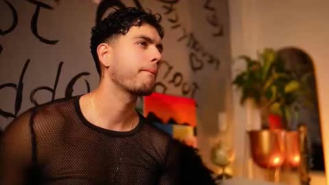 Snapshot of noha_miler chatting on November 2, 12:35 am kevin online show from November 2, 12:35 am