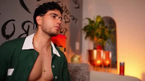 Snapshot of noha_miler chatting on November 10, 9:14 pm kevin online show from November 10, 9:14 pm