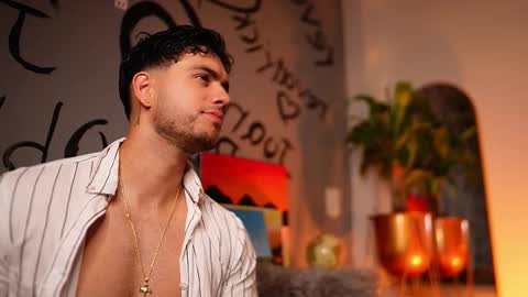 Snapshot of noha_miler chatting on November 12, 12:00 am kevin online show from November 12, 12:00 am