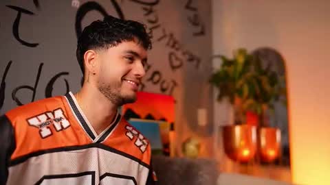 Snapshot of noha_miler chatting on November 15, 5:31 pm kevin online show from November 15, 5:31 pm