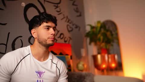 Snapshot of noha_miler chatting on November 24, 7:02 pm kevin online show from November 24, 7:02 pm