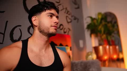 Snapshot of noha_miler chatting on December 3, 11:14 pm kevin online show from December 3, 11:14 pm