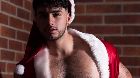 Snapshot of noha_miler chatting on December 18, 12:06 am kevin online show from December 18, 12:06 am