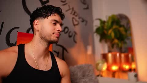 Snapshot of noha_miler chatting on December 20, 12:18 am kevin online show from December 20, 12:18 am