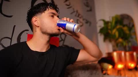 Snapshot of noha_miler chatting on December 21, 1:02 am kevin online show from December 21, 1:02 am