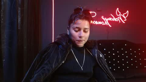 Noha Thomson online show from May 18, 7:09 pm