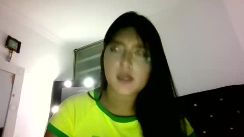 Snapshot of nohemi_18 chatting on June 11, 4:43 am Nohemi online show from June 11, 4:43 am