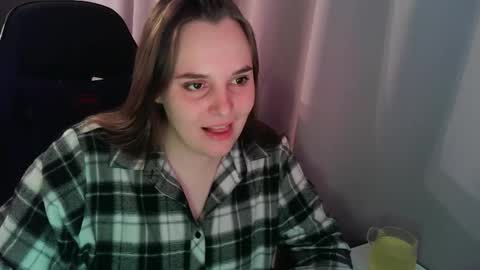 Snapshot of noir_ember_ chatting on October 22, 12:49 pm noir_ember_ online show from October 22, 12:49 pm