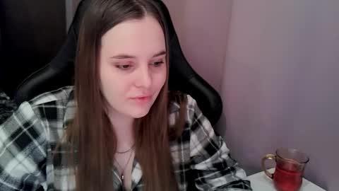 noir_ember_ online show from February 9, 7:56 am