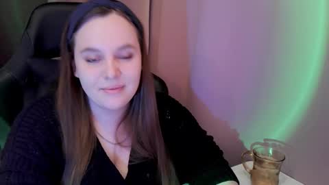 noir_ember_ online show from February 26, 2:49 pm