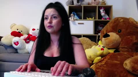 noirbella online show from May 8, 9:20 pm