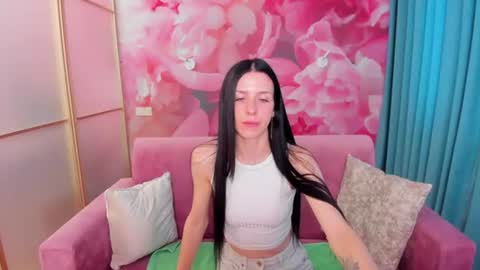 NoirDiva online show from June 17, 5:43 am