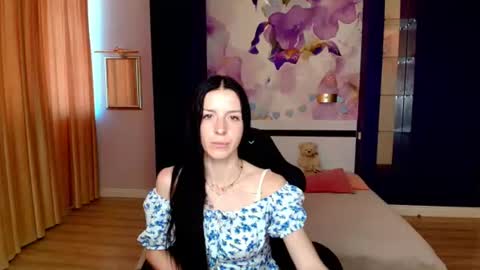 NoirDiva online show from June 25, 6:40 am