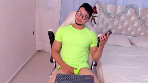 Snapshot of nolan_joness chatting on November 12, 8:41 pm Im Nolan online show from November 12, 8:41 pm