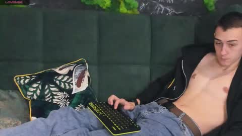 Snapshot of nolan_will chatting on December 4, 9:57 pm nolan_will online show from December 4, 9:57 pm