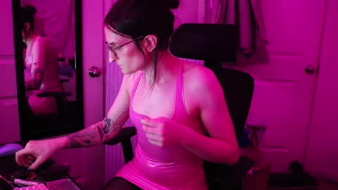 Nolynn online show from March 11, 2:34 pm