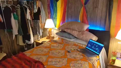 nonamebabez online show from December 8, 1:13 am