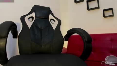 Snapshot of nora22xx chatting on November 19, 4:45 am Nora online show from November 19, 4:45 am