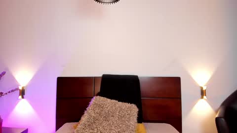 Snapshot of nora_dasilva chatting on December 10, 12:39 am Nora Da Silva online show from December 10, 12:39 am