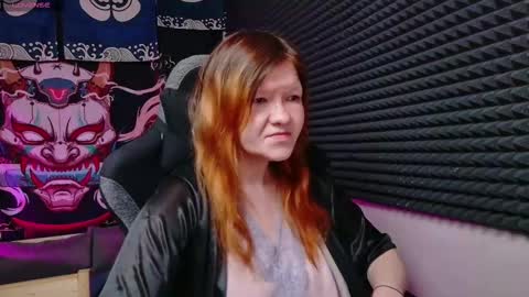 Snapshot of nora_lovvv chatting on December 14, 10:53 am Nora online show from December 14, 10:53 am