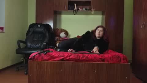 Snapshot of nora_red chatting on November 30, 7:29 pm QueenManifest online show from November 30, 7:29 pm