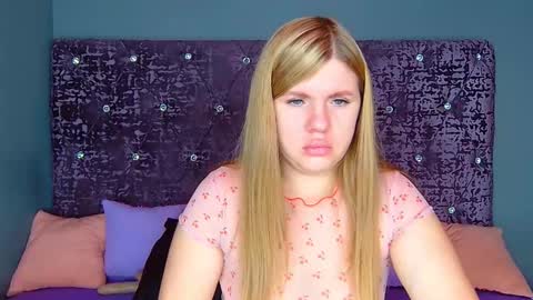 Snapshot of norabigas chatting on November 10, 1:04 am Nora online show from November 10, 1:04 am