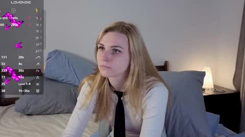 Snapshot of noradunn chatting on October 10, 11:09 am Elina online show from October 10, 11:09 am