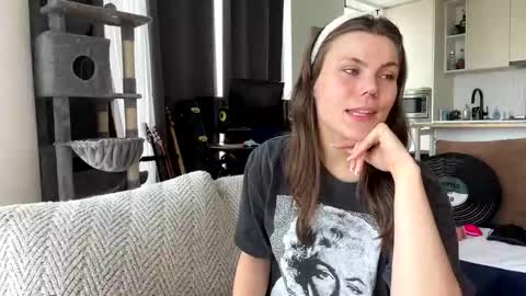 Nordic Belle online show from May 15, 1:51 pm