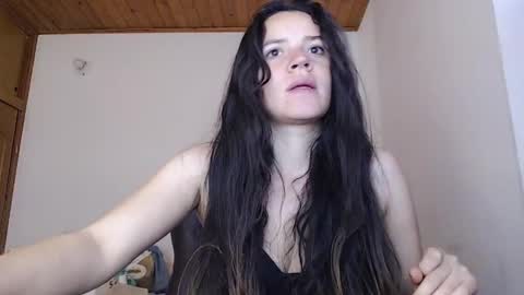 Snapshot of noreen_ chatting on May 22, 12:00 pm noreen_ online show from May 22, 12:00 pm