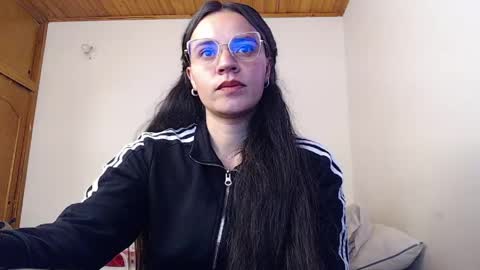 Snapshot of noreen_ chatting on June 4, 5:30 pm noreen_ online show from June 4, 5:30 pm
