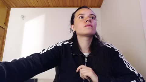 Snapshot of noreen_ chatting on June 14, 5:59 pm noreen_ online show from June 14, 5:59 pm