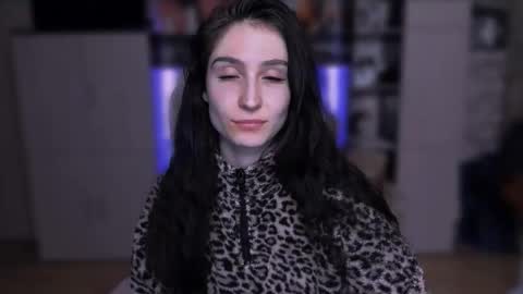 Hazel online show from March 1, 9:50 pm