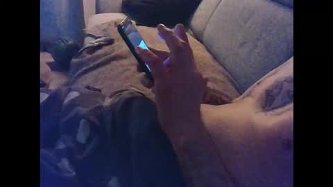 nostrezzzcum online show from November 9, 6:44 am