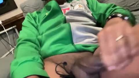 Snapshot of nostringfun chatting on December 19, 3:19 pm nostringfun online show from December 19, 3:19 pm