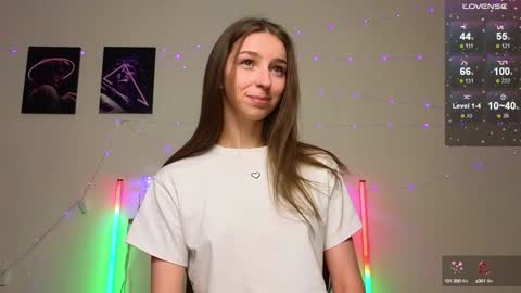 Hello My name is Helene NTMU  Finger up if u like what u see online show from December 15, 2:16 pm