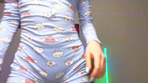 Hello My name is Helene NTMU  Finger up if u like what u see online show from January 16, 2:08 pm