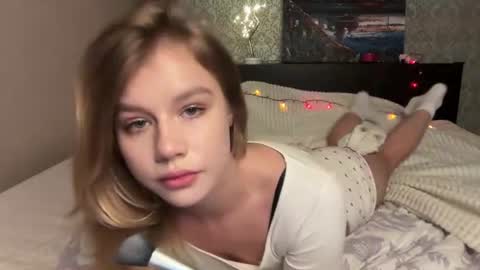nothing_freya online show from August 6, 9:39 pm