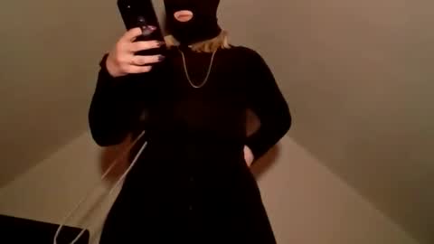 Snapshot of notouchmami chatting on January 7, 11:56 am notouchmami online show from January 7, 11:56 am