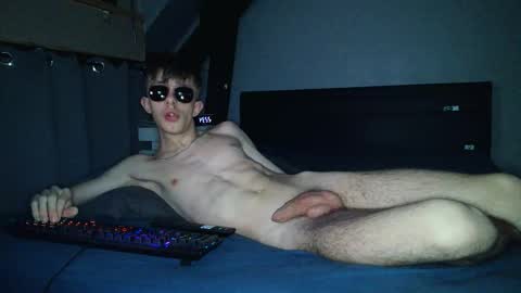 Snapshot of notspace_721128 chatting on December 19, 9:33 pm NotSpace online show from December 19, 9:33 pm